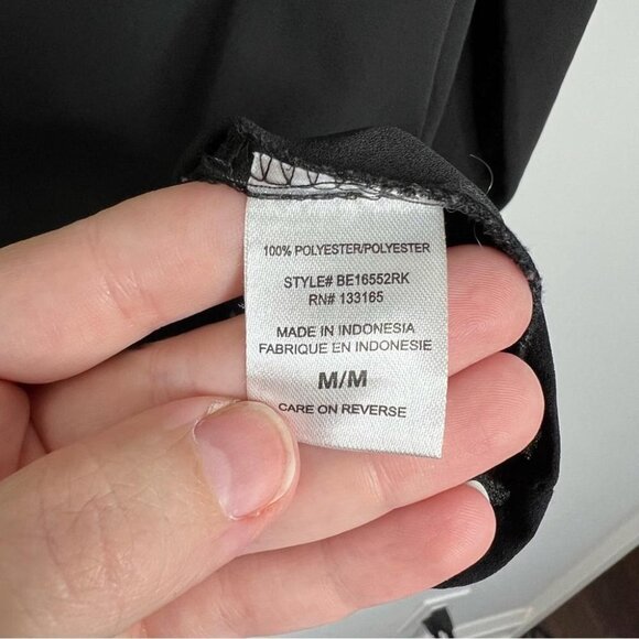 Everleigh Womens Size Medium Black Tunic Blouse Gathered Sleeves Lightweight - Picture 7 of 10